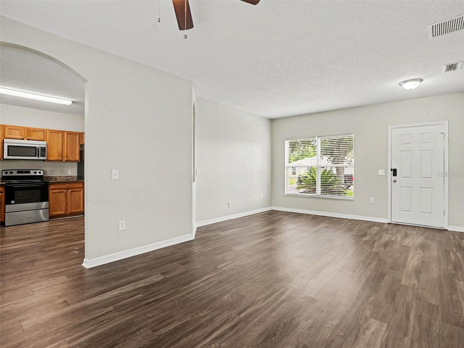 Single Family Residence at 422 COLUMBIA CT, POINCIANA, photo 6 of 23