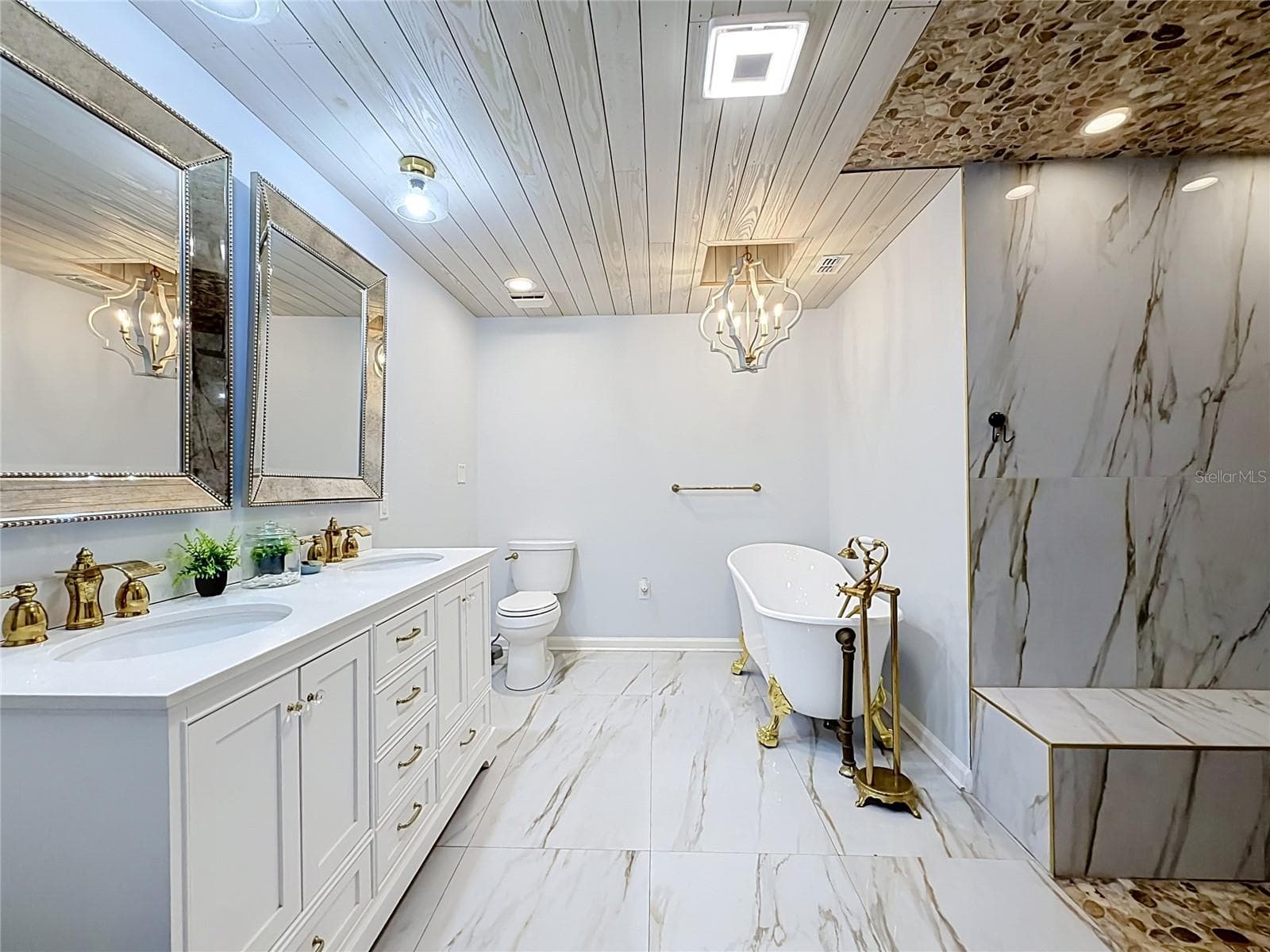 Primary Bathroom - 4627 CANARY ST, ORLANDO