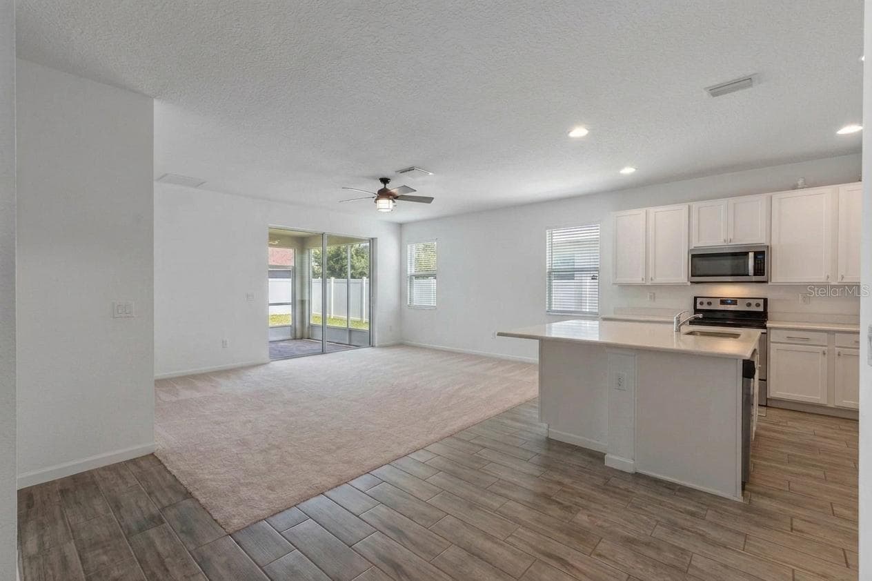 Open family area - 16021 CHAMPLAIN ST, CLERMONT