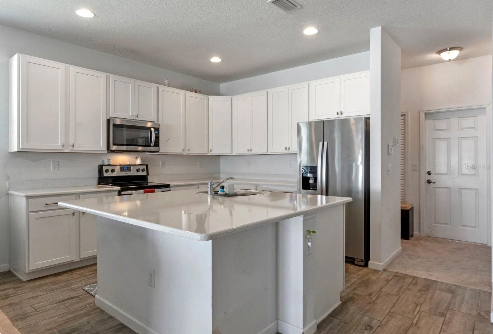 Gorgeous Kitchen with island - 16021 CHAMPLAIN ST, CLERMONT
