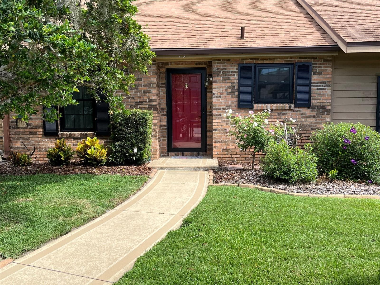 15 COVE LN