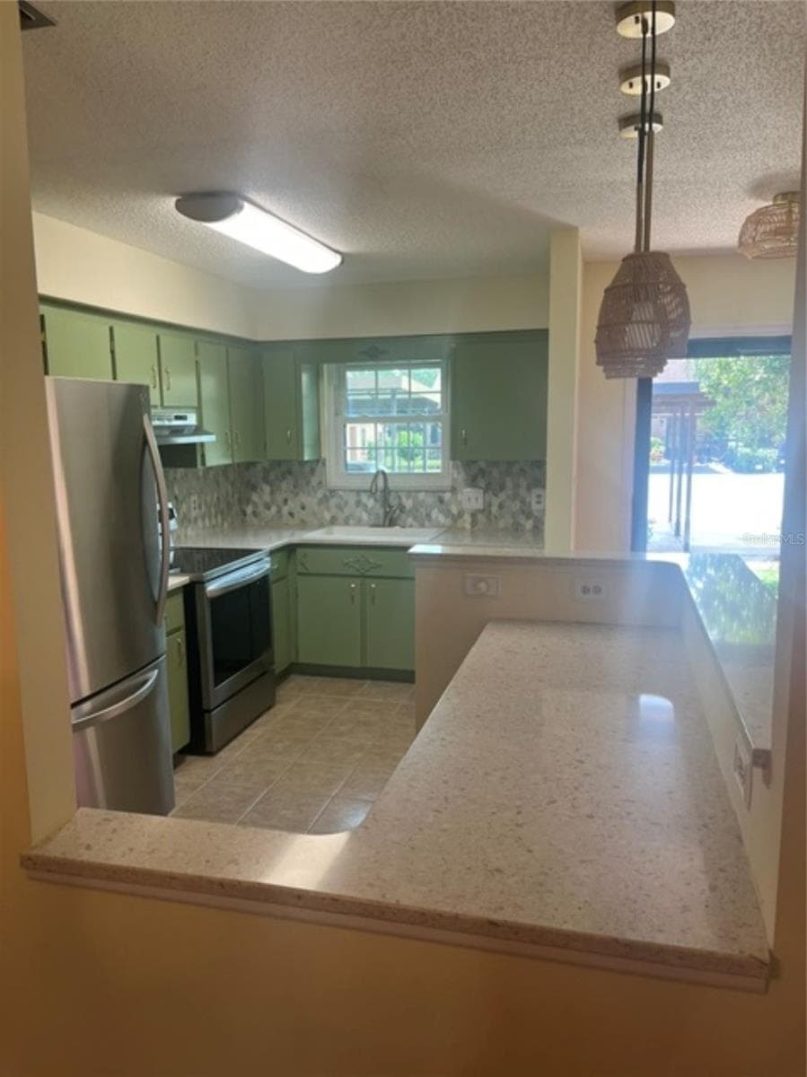 Townhouse at 15 COVE LN, EUSTIS, photo 3 of 12