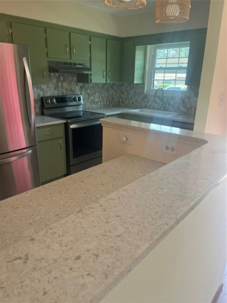 Townhouse at 15 COVE LN, EUSTIS, photo 4 of 12