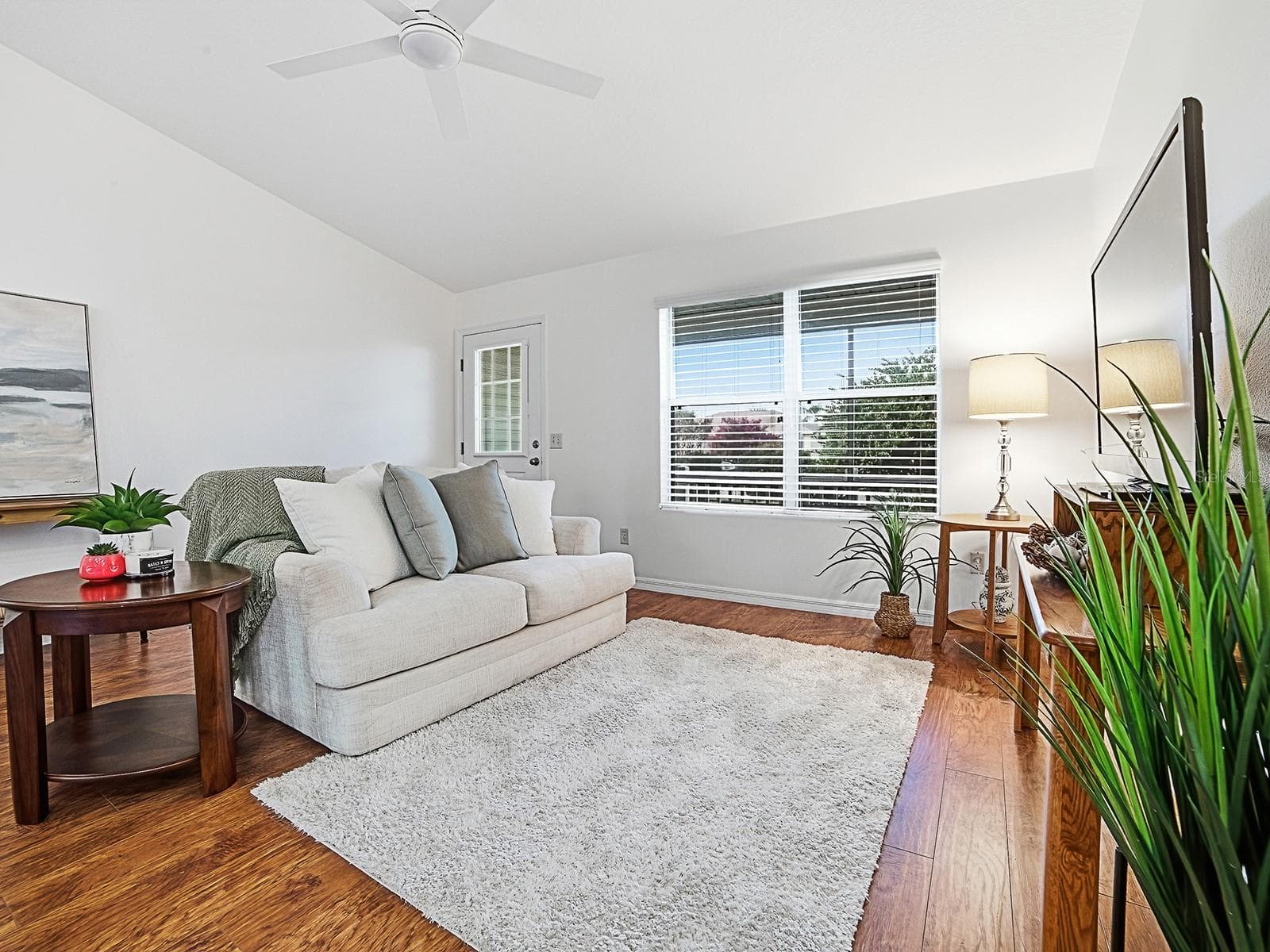 Light & Bright w/ High Ceilings - 1521 HOLLYBERRY PL, THE VILLAGES