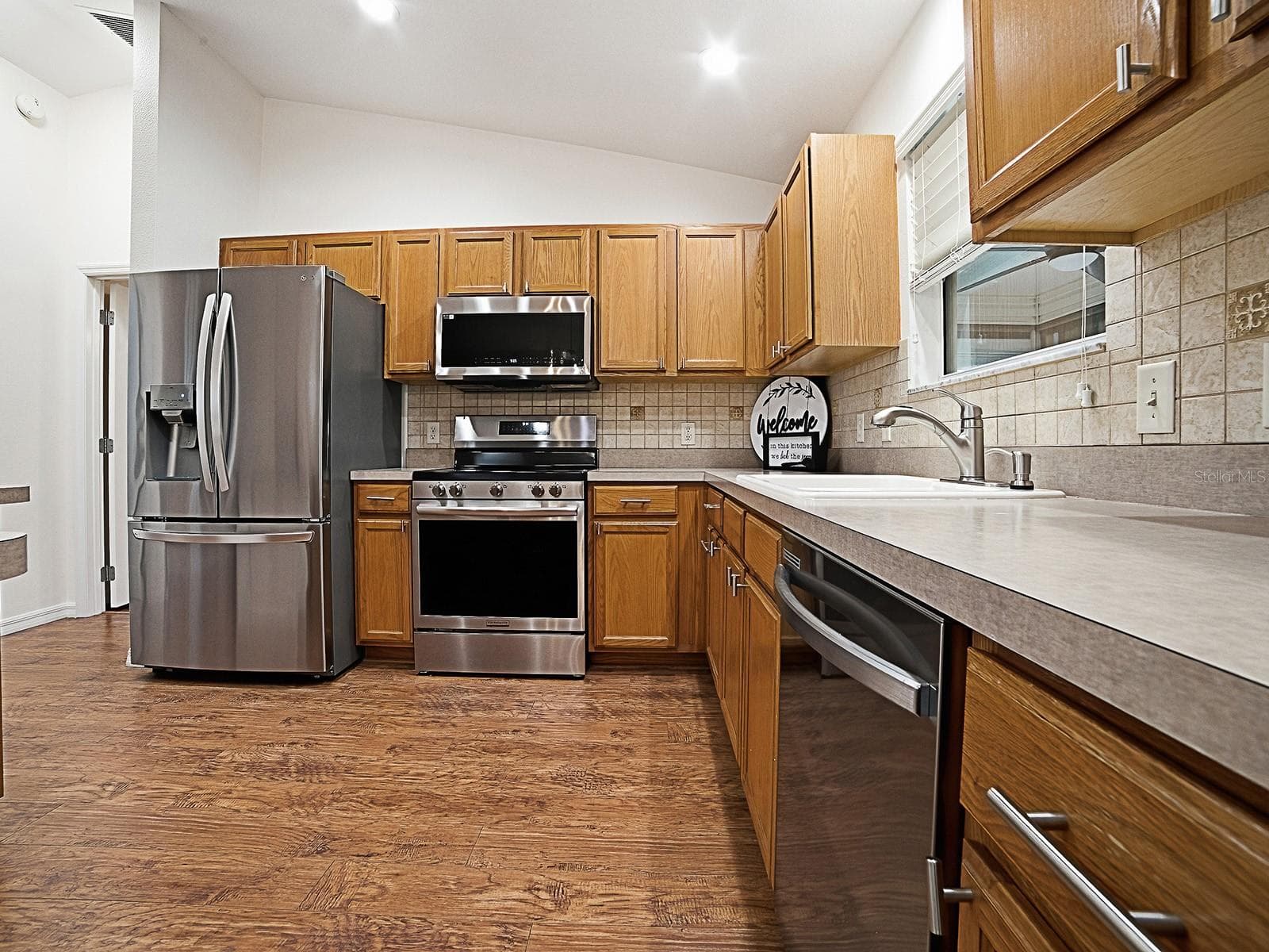 New Stainless Appliances - 1521 HOLLYBERRY PL, THE VILLAGES