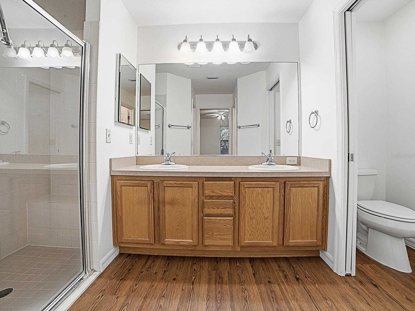 Single Family Residence at 1521 HOLLYBERRY PL, THE VILLAGES, photo 11 of 21