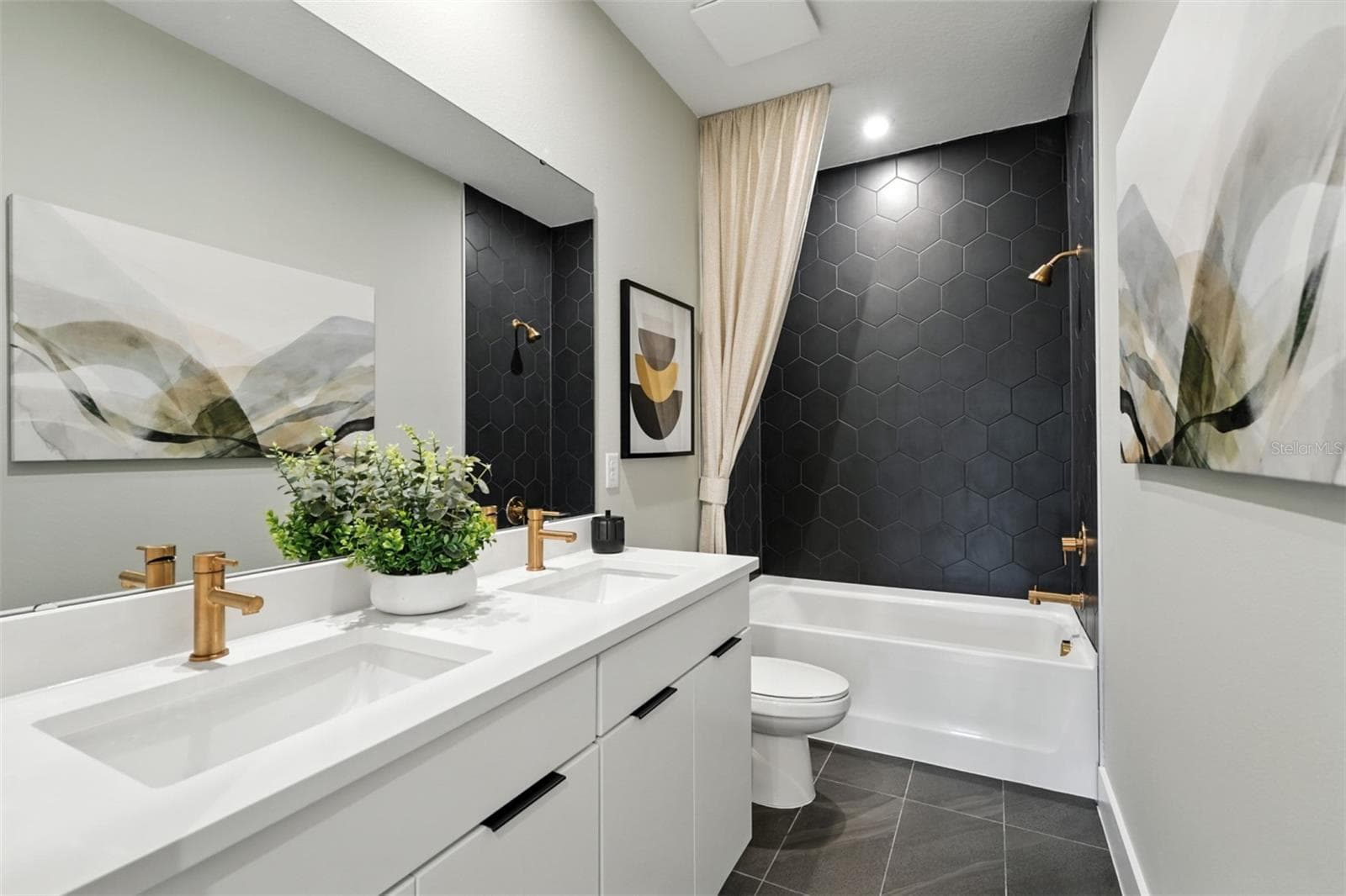 Island Village Anastasia Model Bathroom 2 - 1796 HEADLAND LOOP, CELEBRATION
