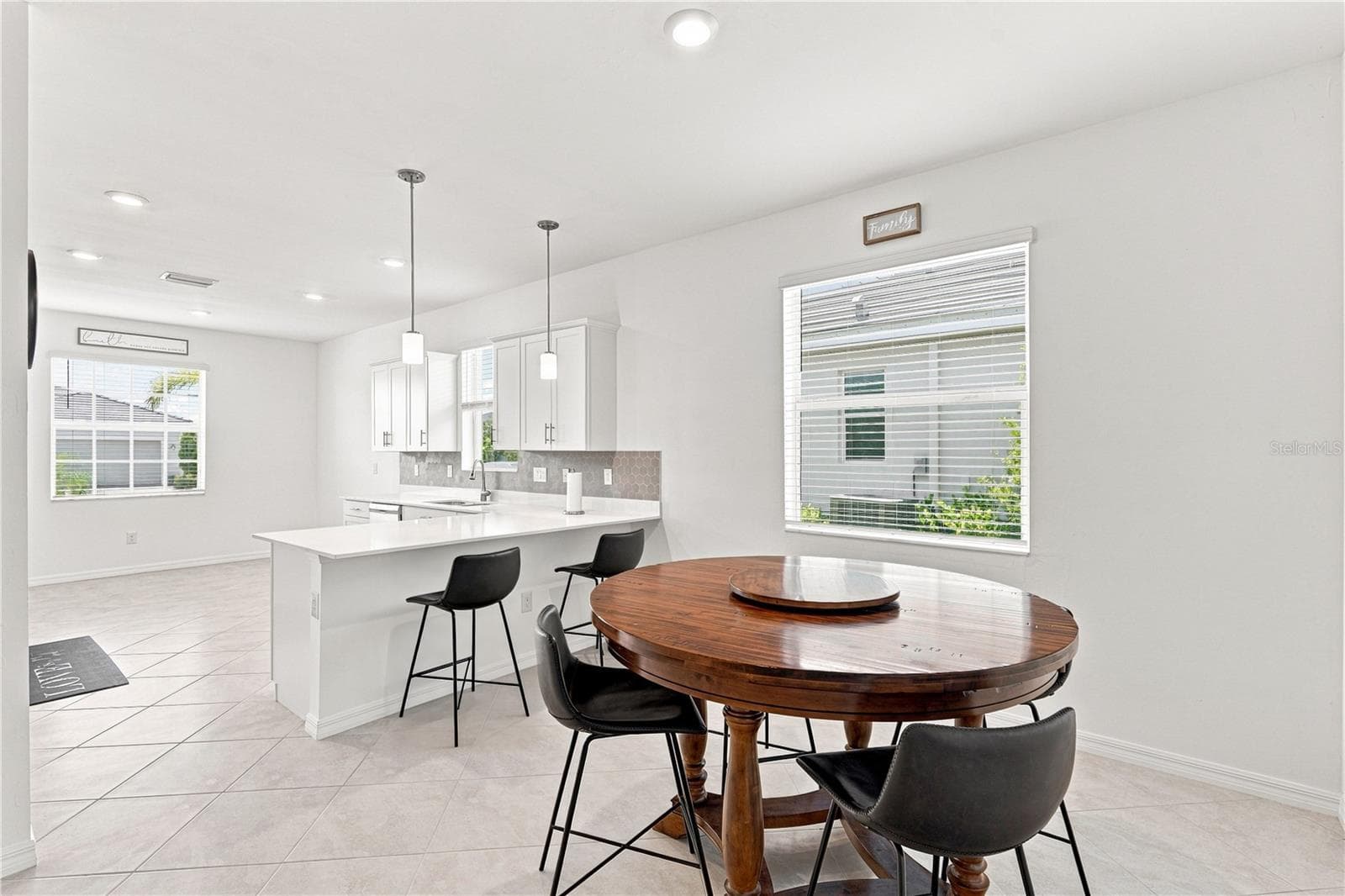 Single Family Residence at 11330 BURGUNDY DR, VENICE, photo 6 of 30