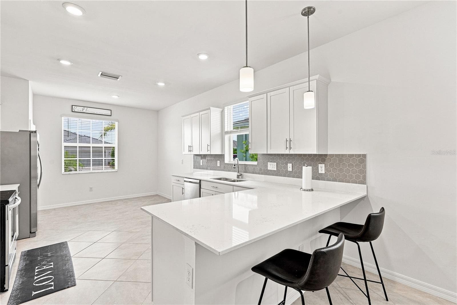 Single Family Residence at 11330 BURGUNDY DR, VENICE, photo 7 of 30