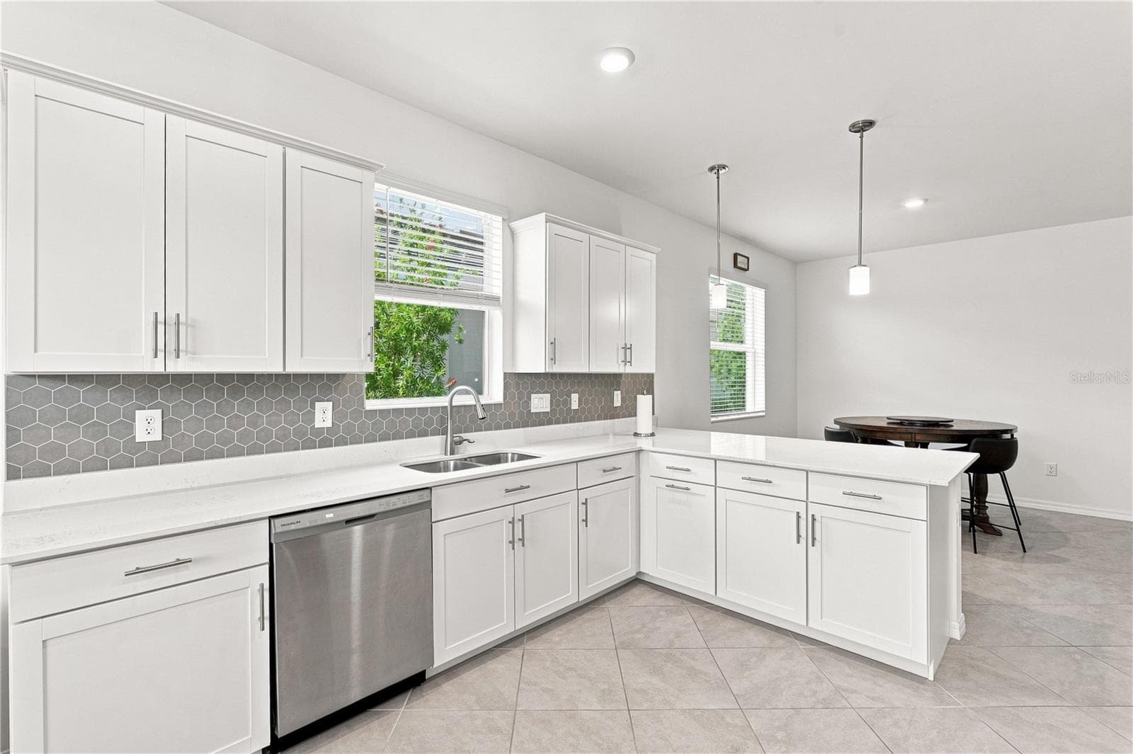 Single Family Residence at 11330 BURGUNDY DR, VENICE, photo 11 of 30