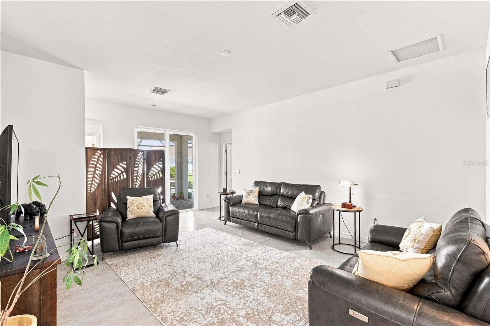 Single Family Residence at 11330 BURGUNDY DR, VENICE, photo 13 of 30