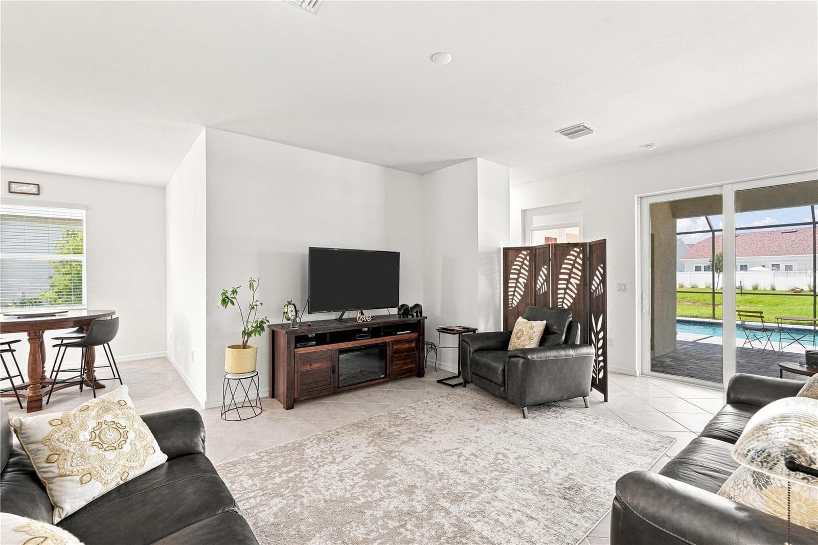 Single Family Residence at 11330 BURGUNDY DR, VENICE, photo 14 of 30