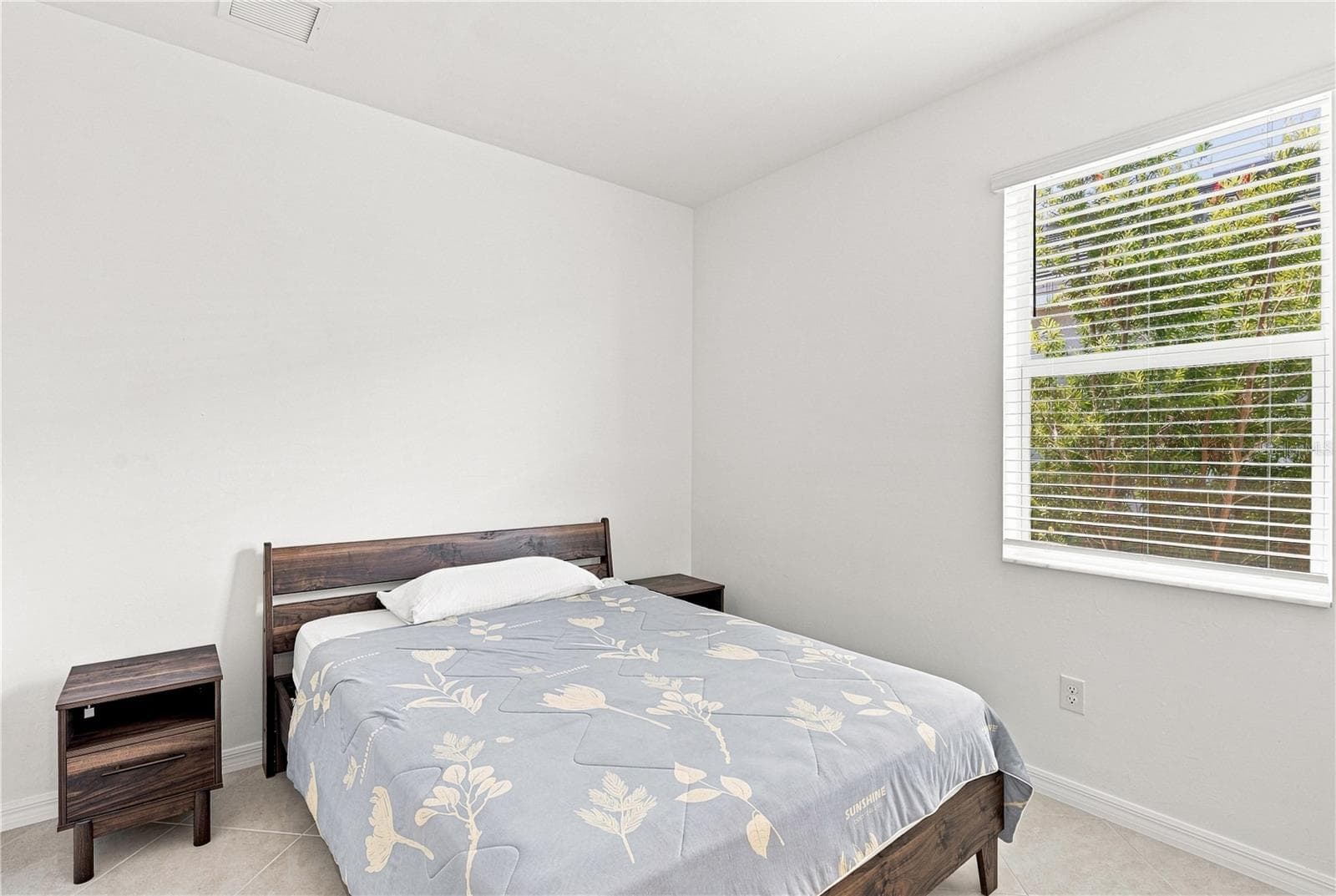 Single Family Residence at 11330 BURGUNDY DR, VENICE, photo 17 of 30