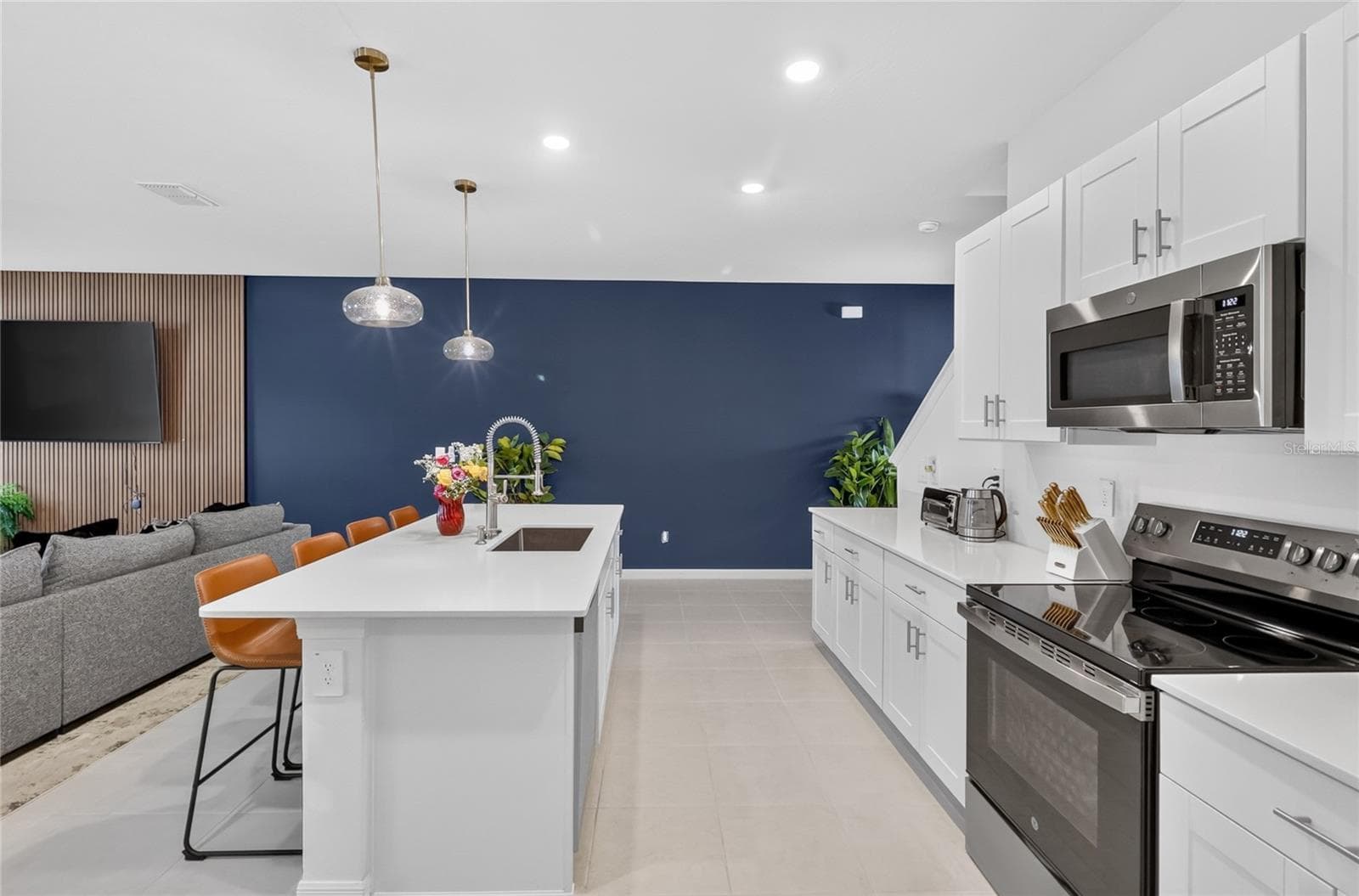 Great kitchen workspace - 36227 JOSEPH BLAKE ST, ZEPHYRHILLS