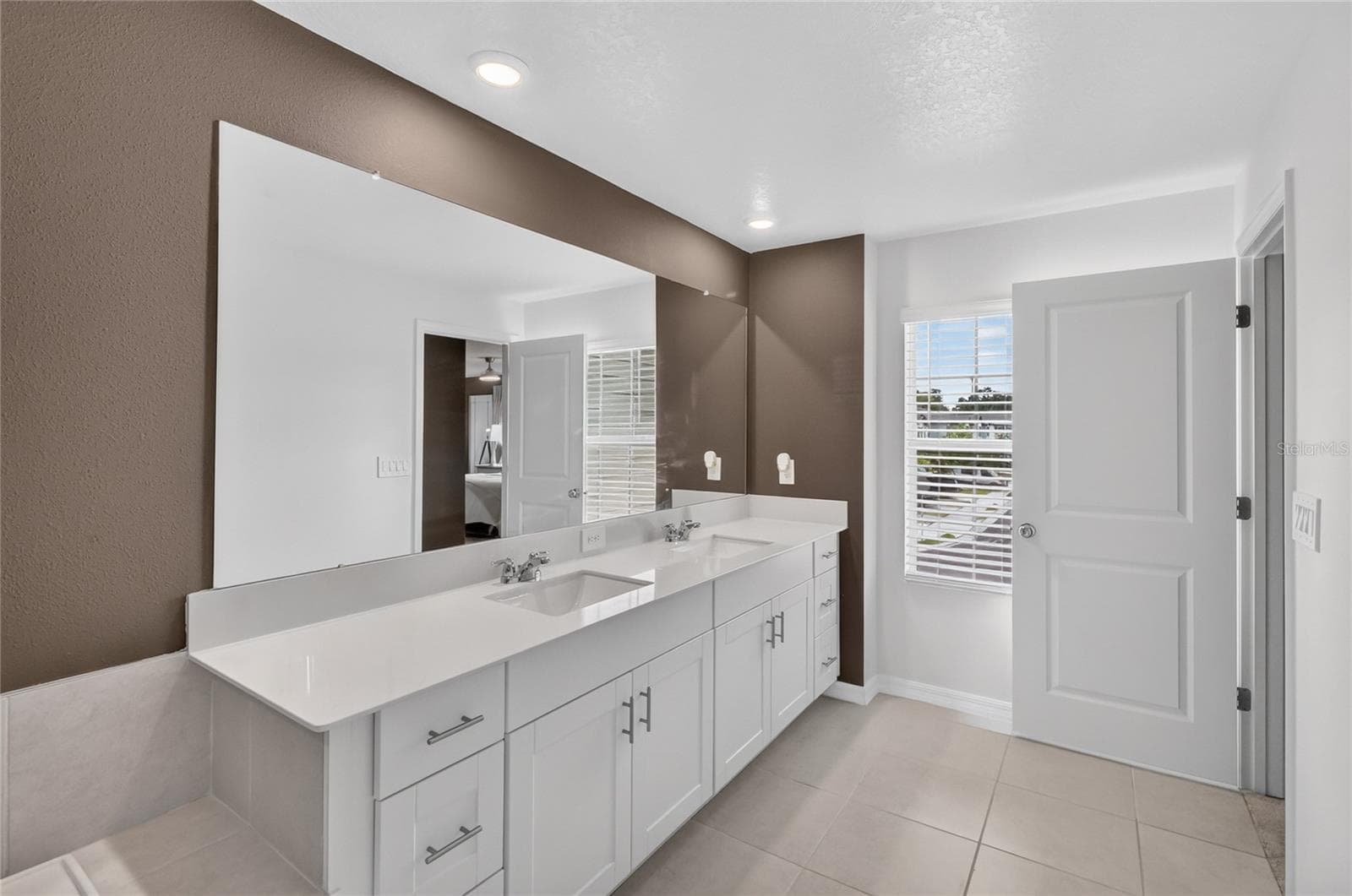 Light and bright - 36227 JOSEPH BLAKE ST, ZEPHYRHILLS