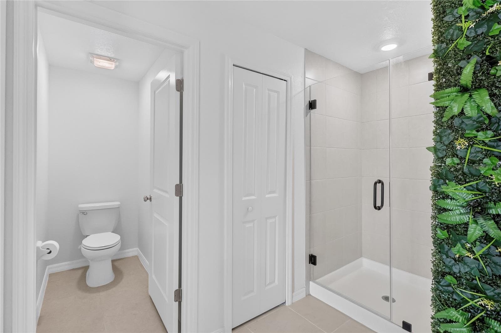 Walk-in shower and water closet - 36227 JOSEPH BLAKE ST, ZEPHYRHILLS