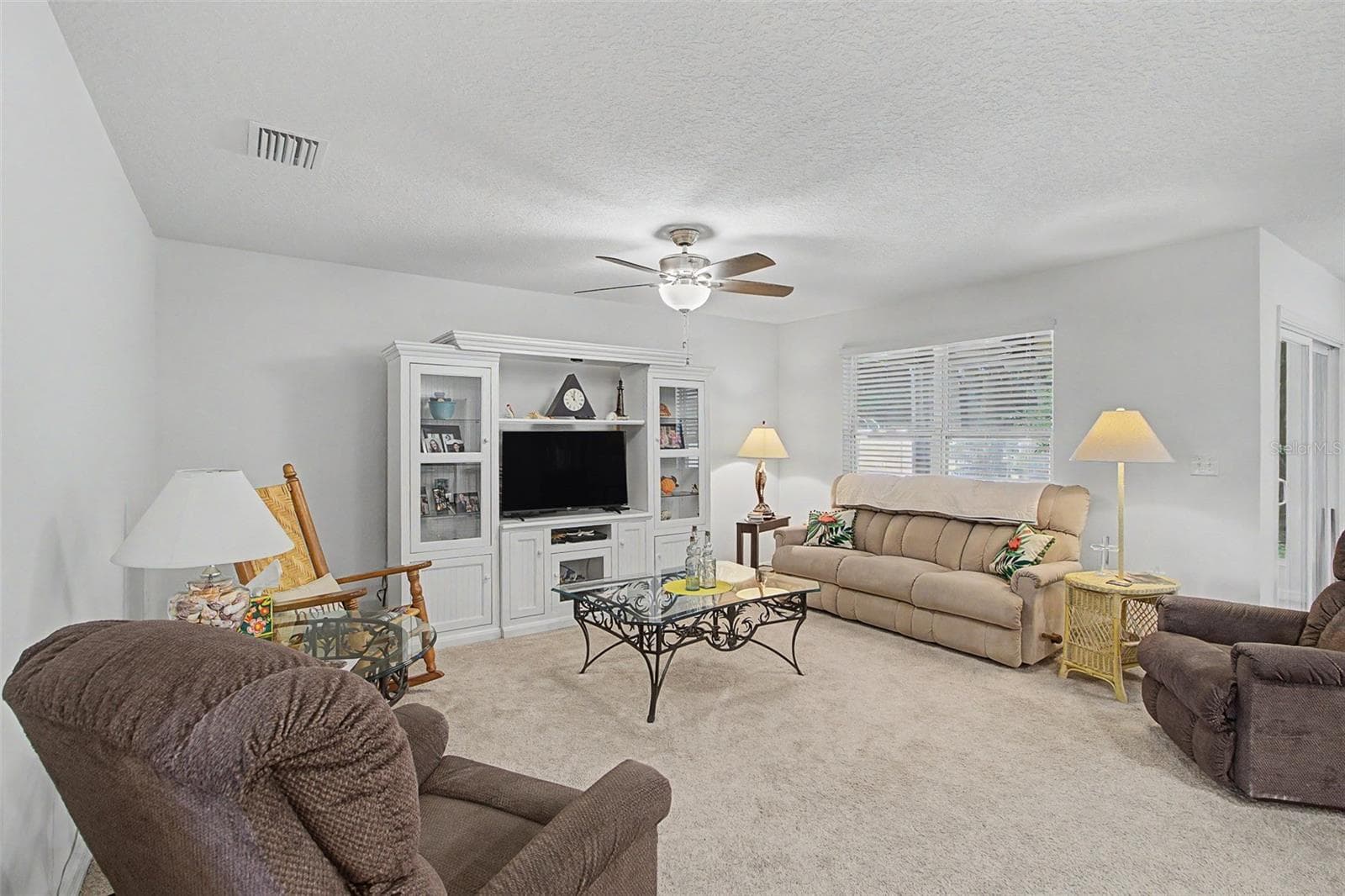 LIVING ROOM - 25199 NW 8TH RD, NEWBERRY