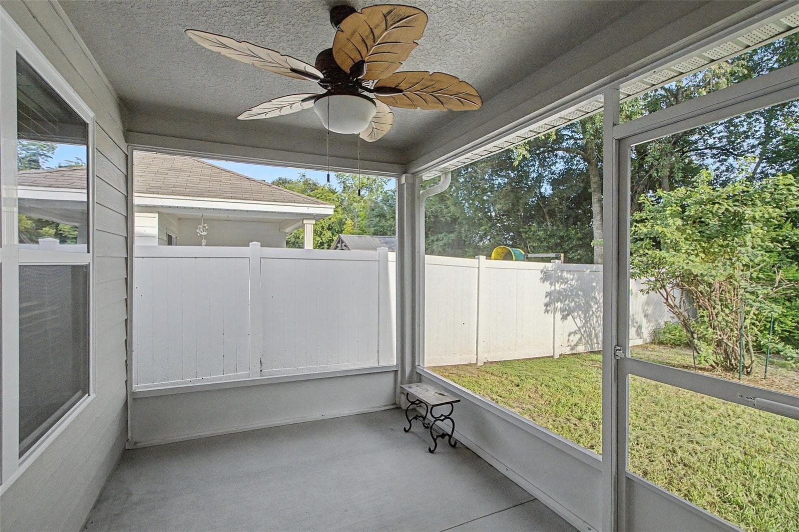 SCREENED LANAI - 25199 NW 8TH RD, NEWBERRY