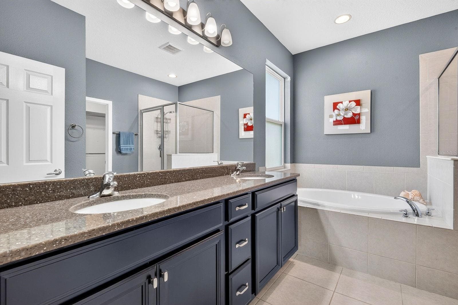 Primary Bathroom - Dual Sinks & Tub - 792 ROSEMARY CIR, BRADENTON