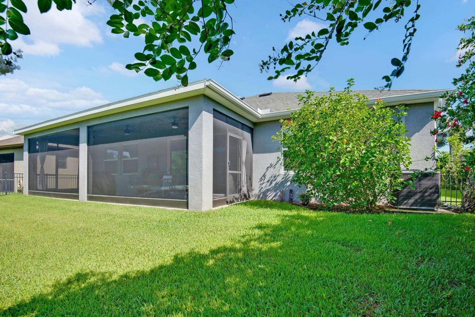 Screened Lanai - Beautiful yard - 792 ROSEMARY CIR, BRADENTON