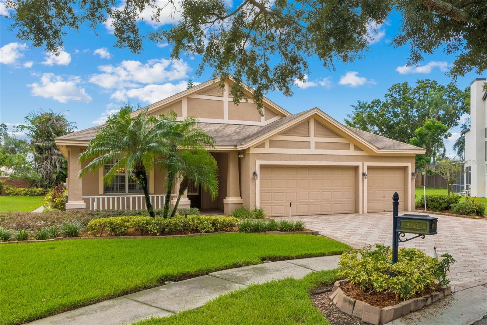Single Family Residence at 9703 HIDDEN COVE CT, TAMPA, photo 2 of 45