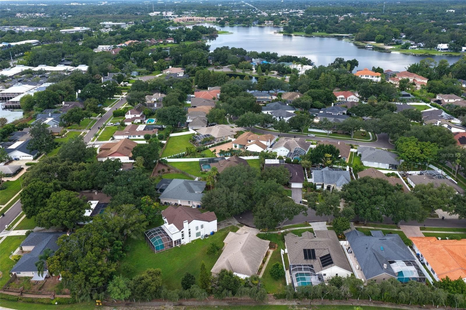 Single Family Residence at 9703 HIDDEN COVE CT, TAMPA, photo 4 of 45