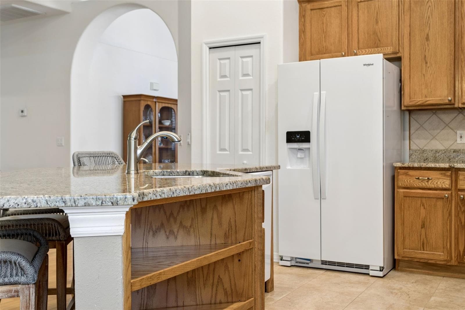 Single Family Residence at 9703 HIDDEN COVE CT, TAMPA, photo 6 of 45
