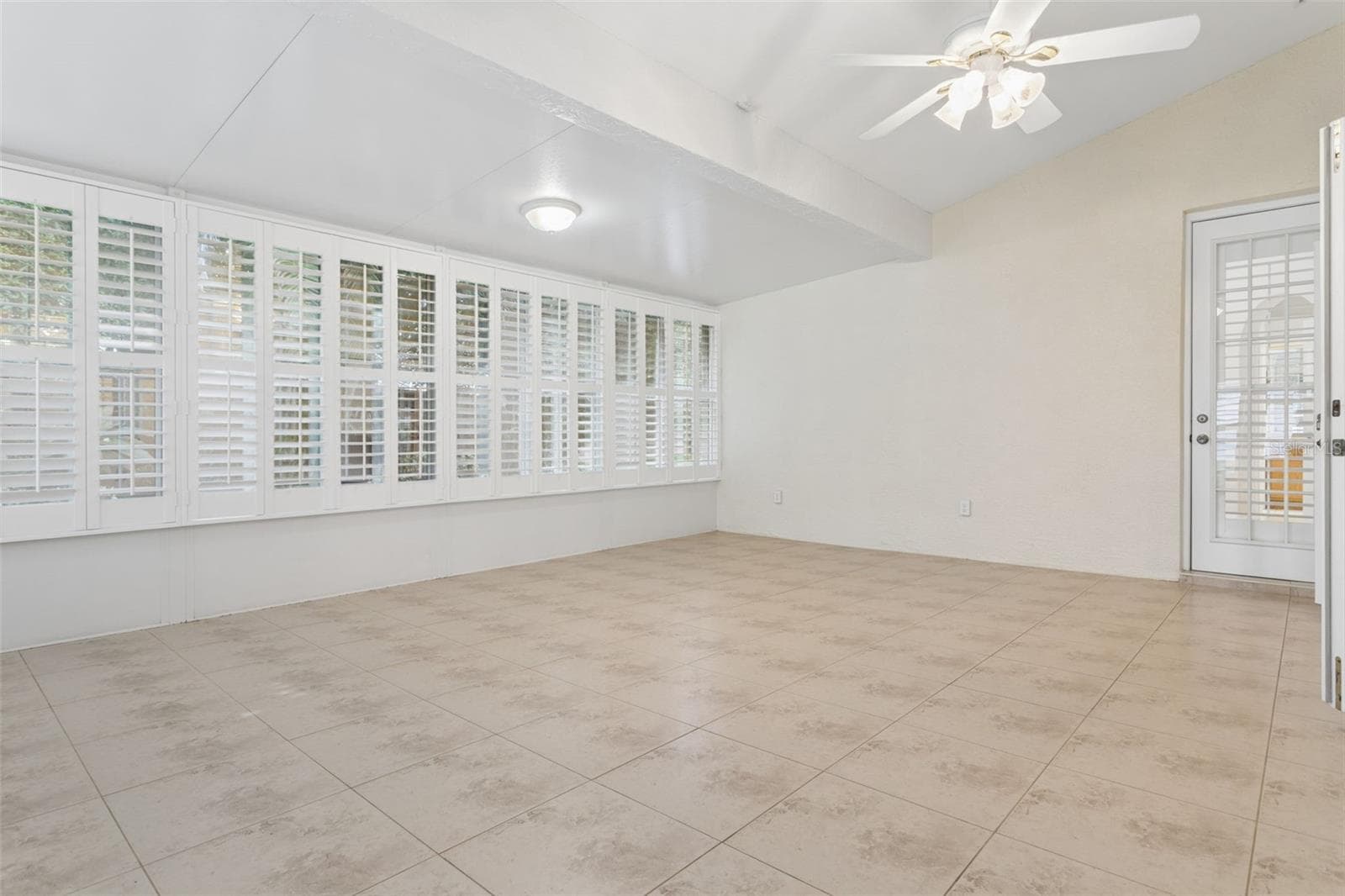 Florida Room - 9703 HIDDEN COVE CT, TAMPA