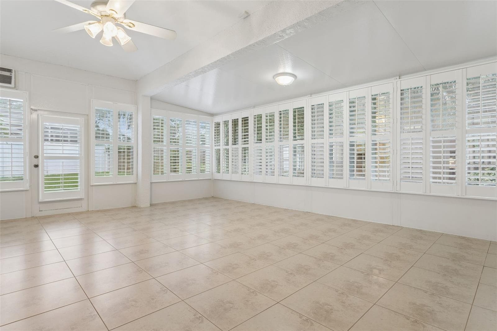 Single Family Residence at 9703 HIDDEN COVE CT, TAMPA, photo 25 of 45