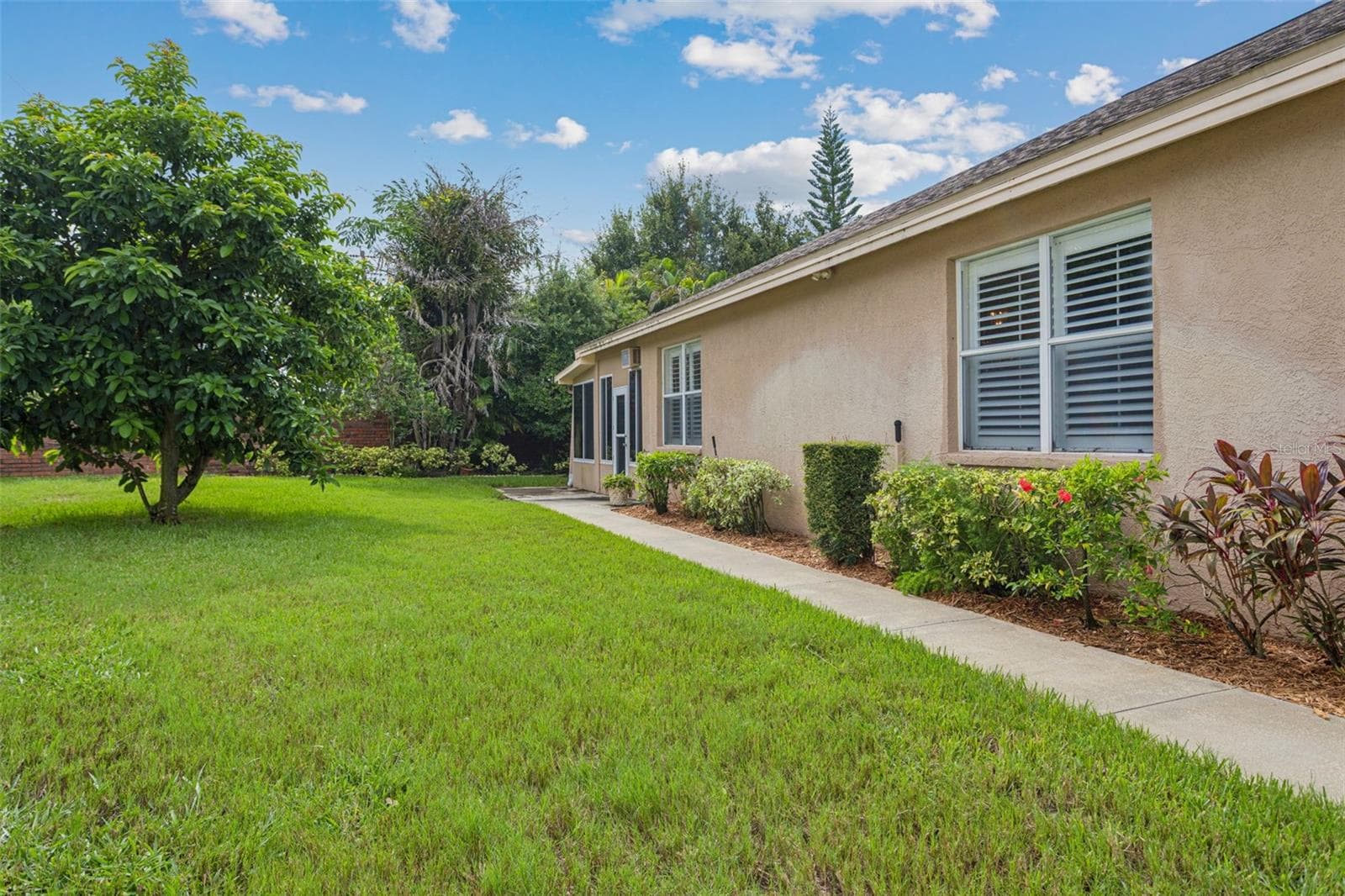 Single Family Residence at 9703 HIDDEN COVE CT, TAMPA, photo 29 of 45