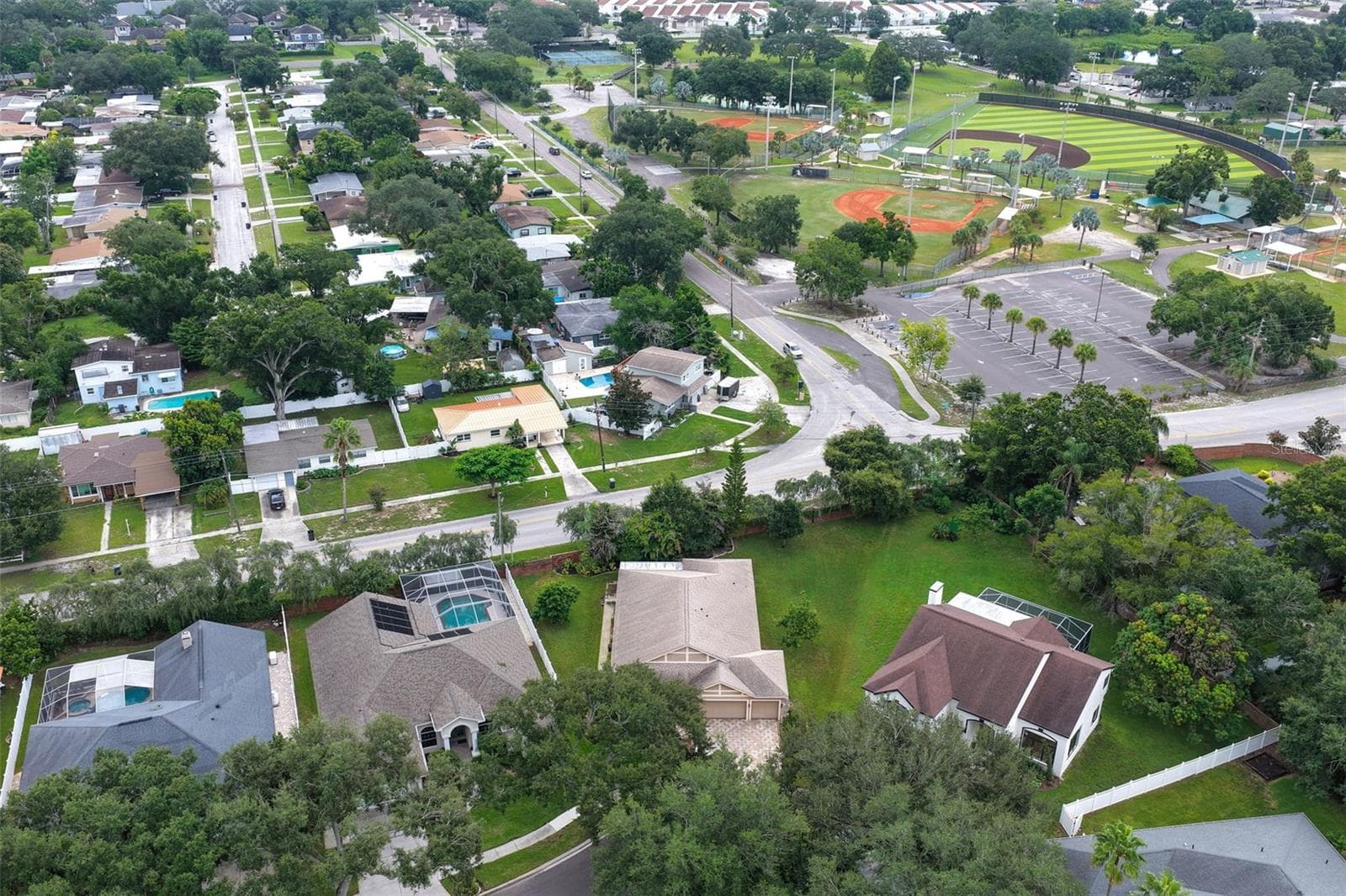 Single Family Residence at 9703 HIDDEN COVE CT, TAMPA, photo 38 of 45