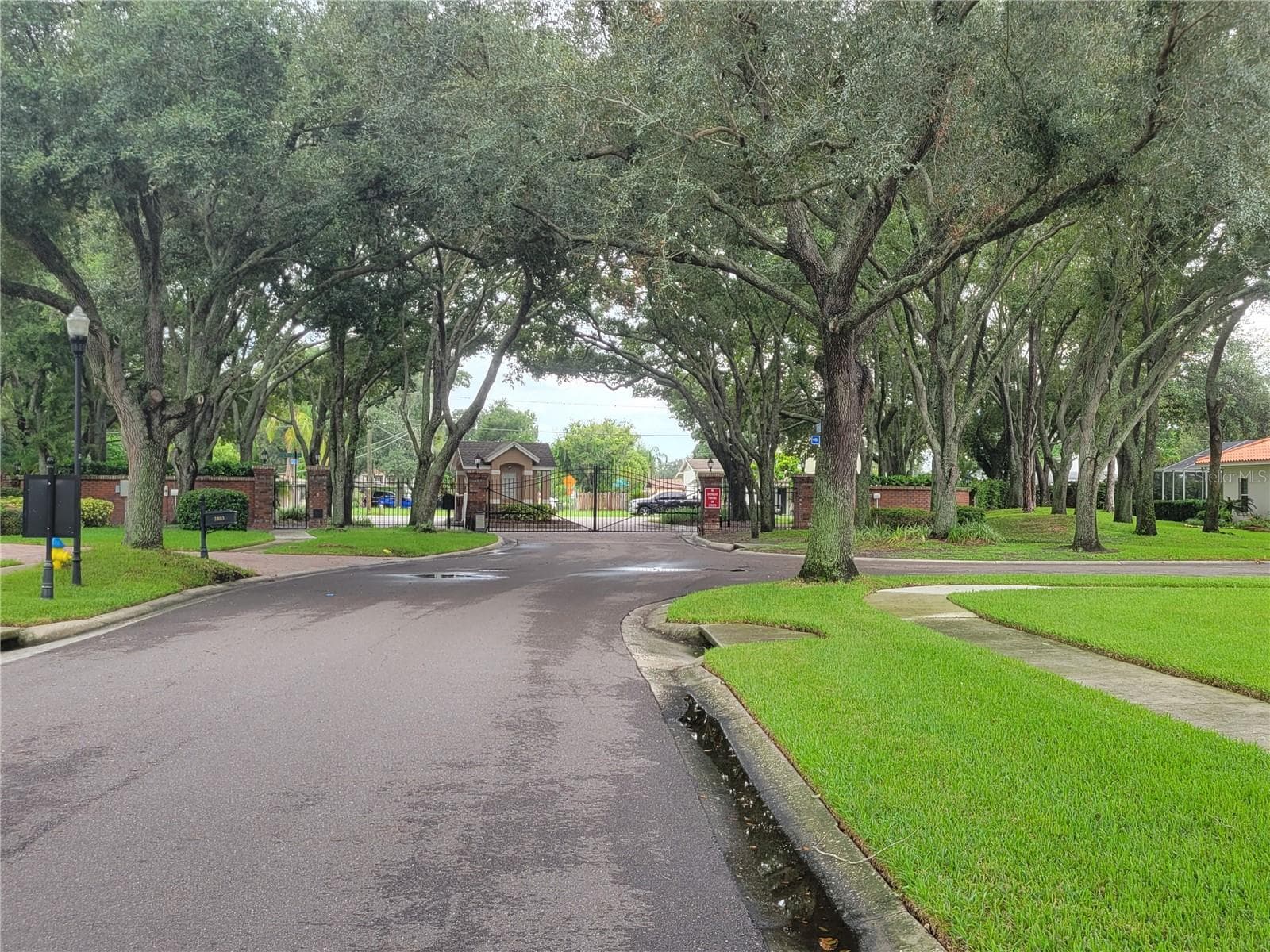 Inside View - Gated Entrance - 9703 HIDDEN COVE CT, TAMPA