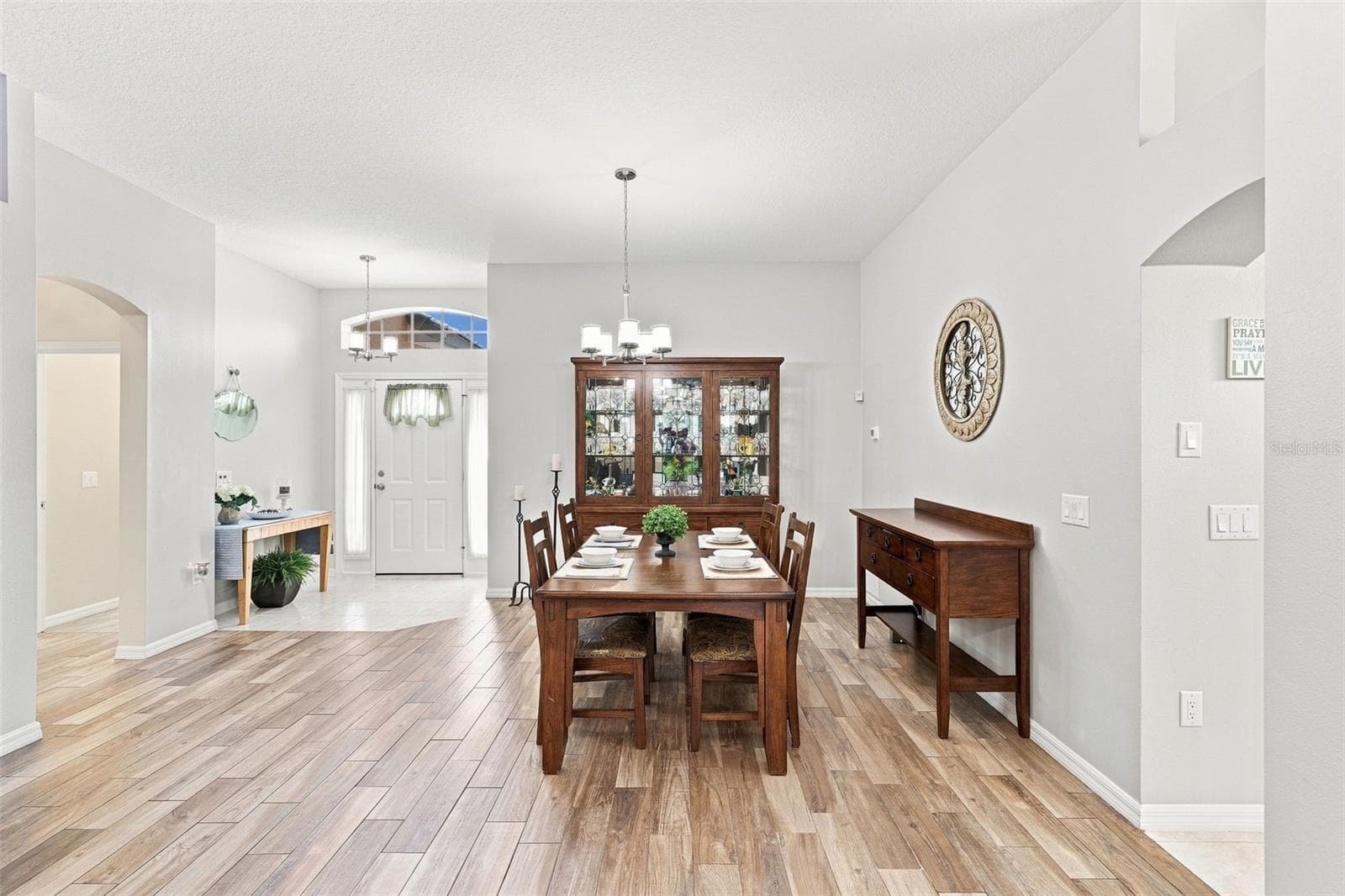 Foyer & Dining Room. Could also be greeting area or Living Room. - 367 FOXHILL DR, DEBARY