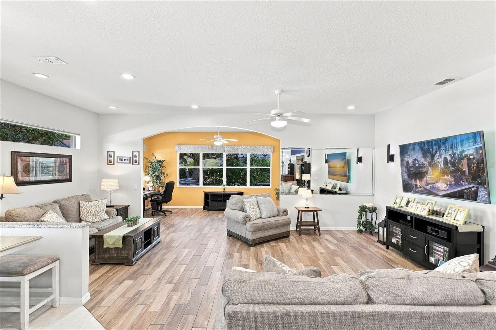 Huge Living Area Space - 367 FOXHILL DR, DEBARY