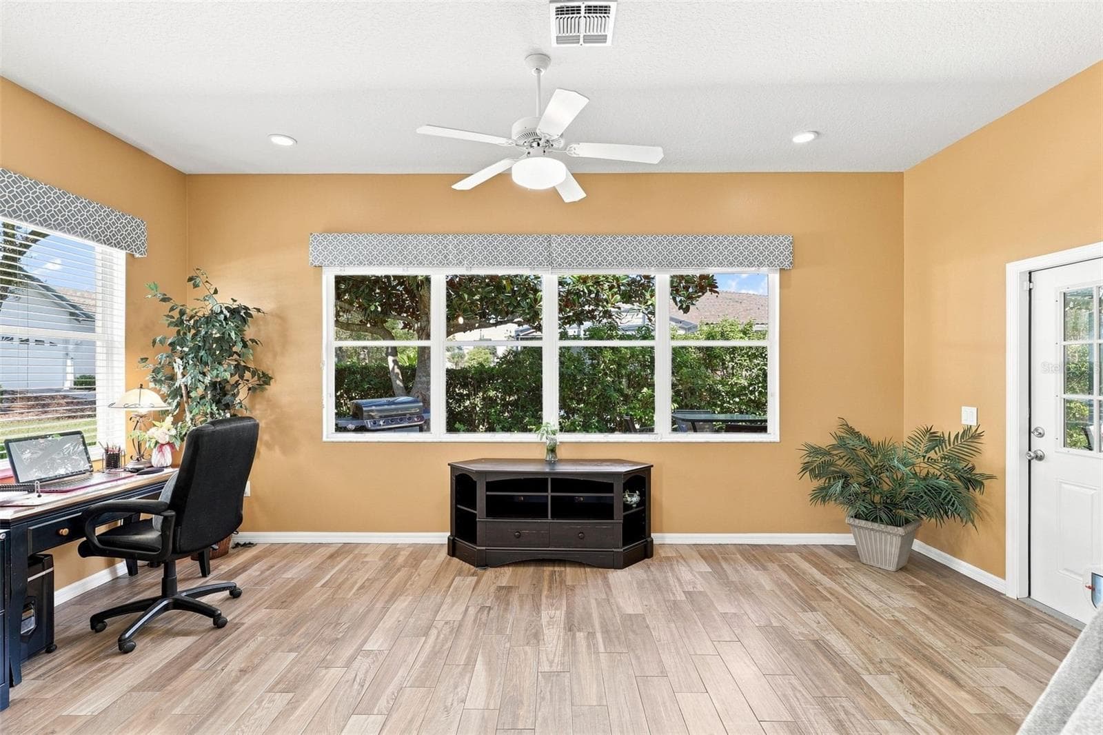 Single Family Residence at 367 FOXHILL DR, DEBARY, photo 24 of 50