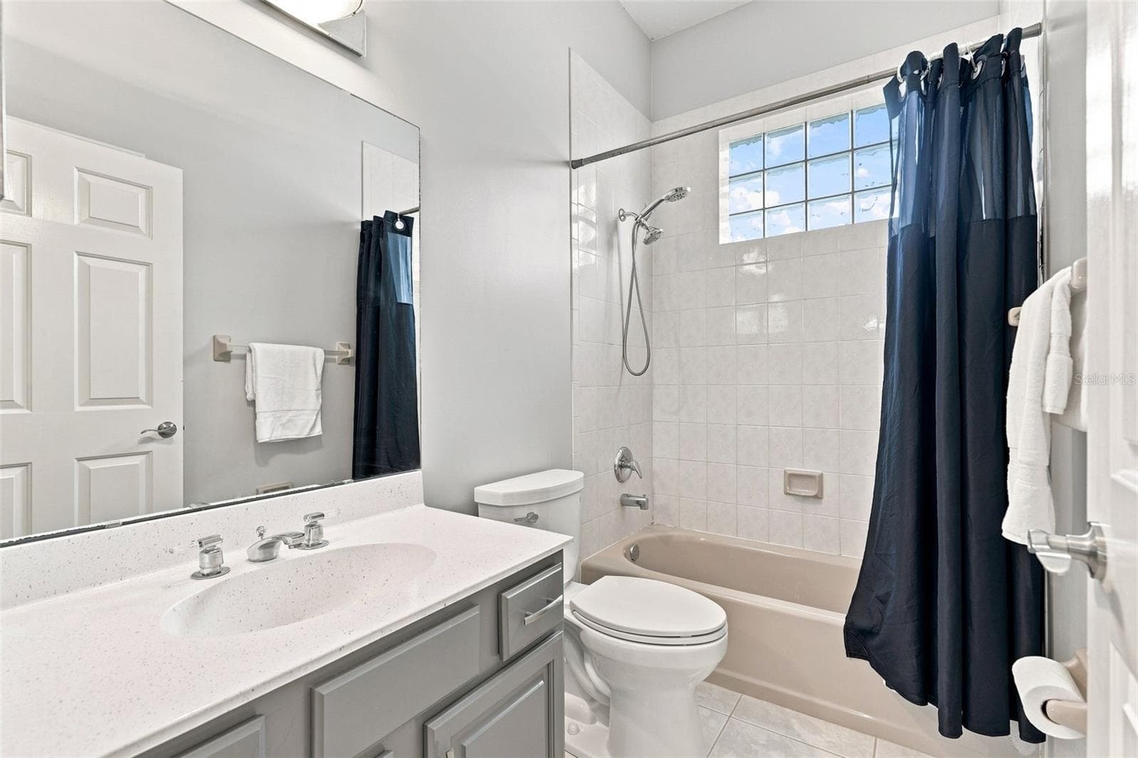 Guest Bath - 367 FOXHILL DR, DEBARY