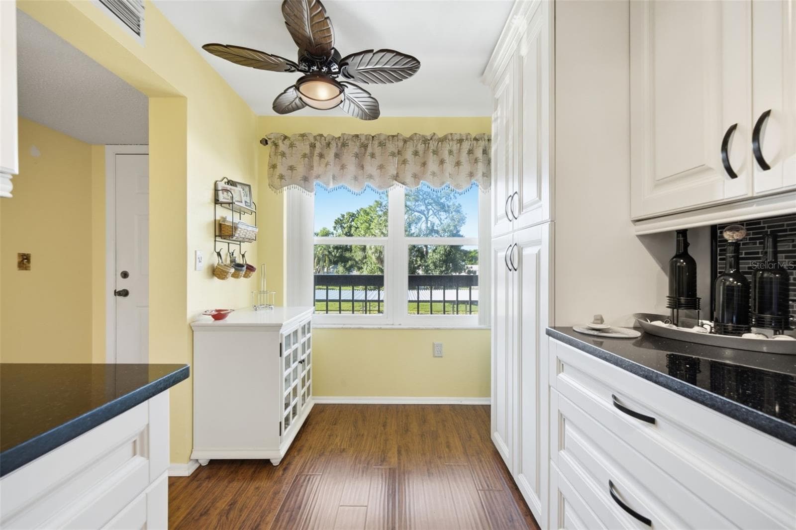 Condominium at 435 30TH AVE W #D206, BRADENTON, photo 6 of 33