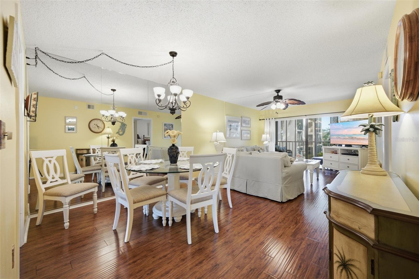Condominium at 435 30TH AVE W #D206, BRADENTON, photo 11 of 33