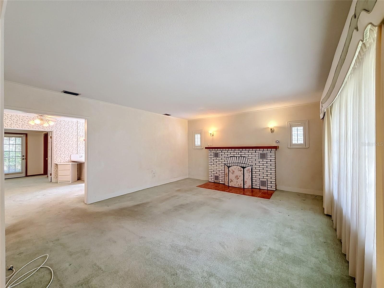 Living room - 3271 ROBINSON ST, ZELLWOOD