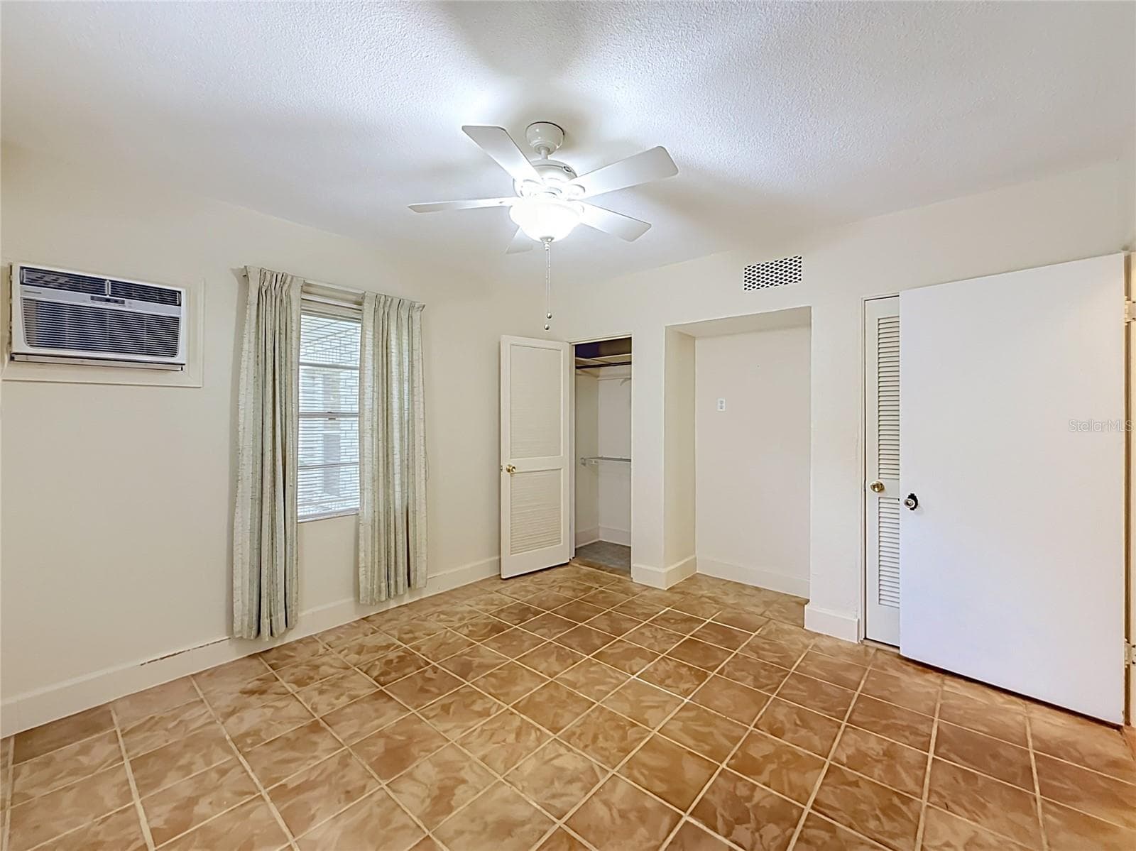 Single Family Residence at 3271 ROBINSON ST, ZELLWOOD, photo 17 of 43