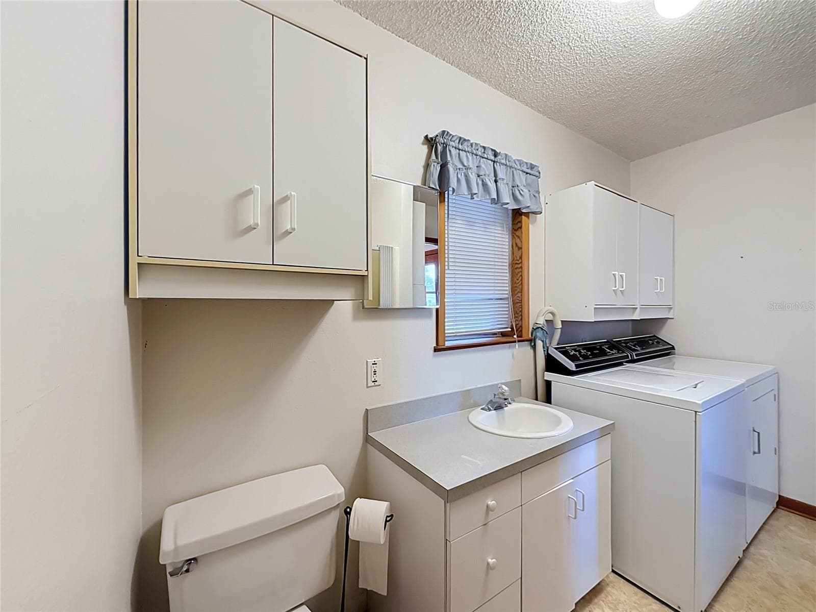 Bath 2 - Laundry room - 3271 ROBINSON ST, ZELLWOOD
