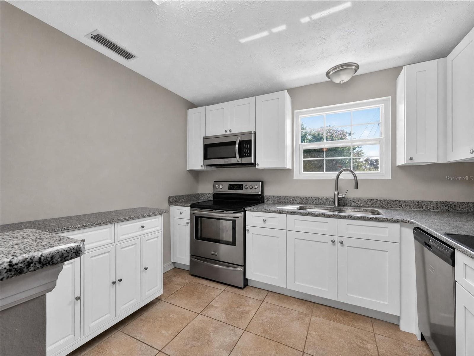 Condominium at 4386 LAKE UNDERHILL RD #D, ORLANDO, photo 9 of 64
