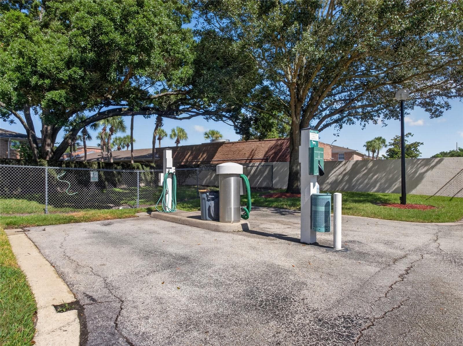 Community Car Wash Station - 4386 LAKE UNDERHILL RD #D, ORLANDO