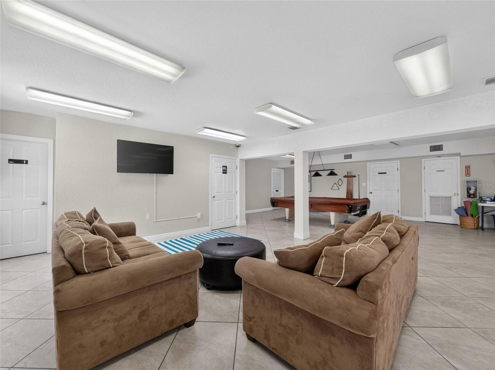 Condominium at 4386 LAKE UNDERHILL RD #D, ORLANDO, photo 46 of 64