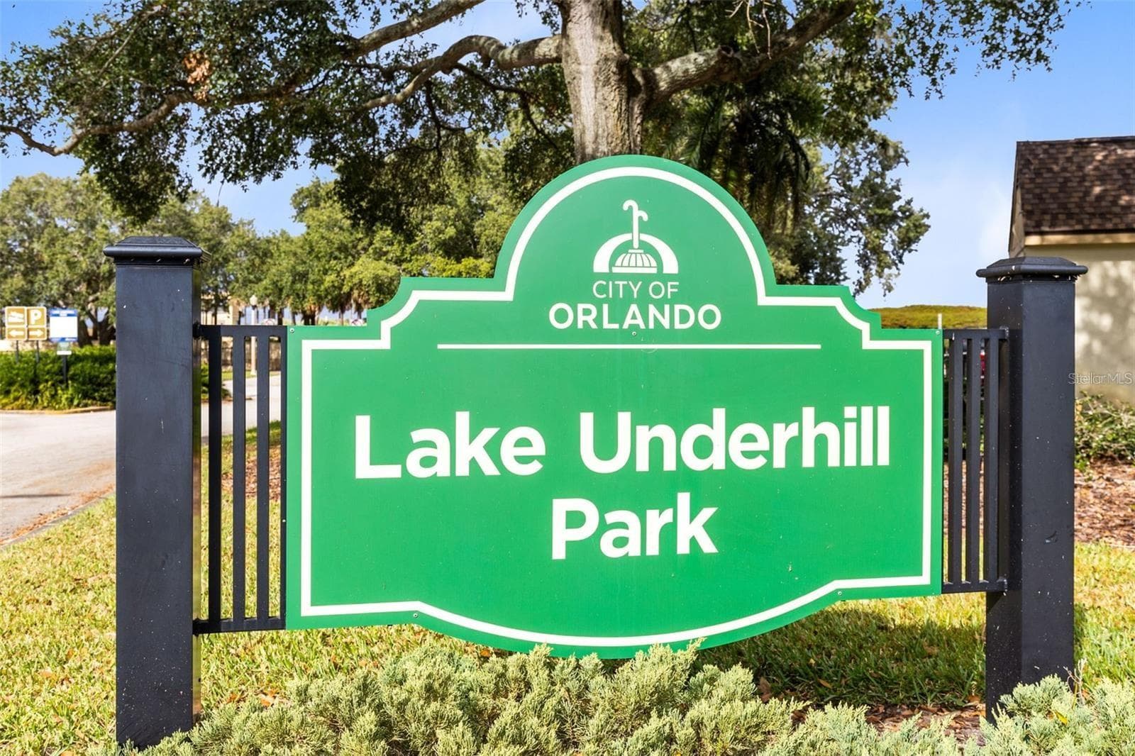 Lake Underhill Park is directly across the street! - 4386 LAKE UNDERHILL RD #D, ORLANDO