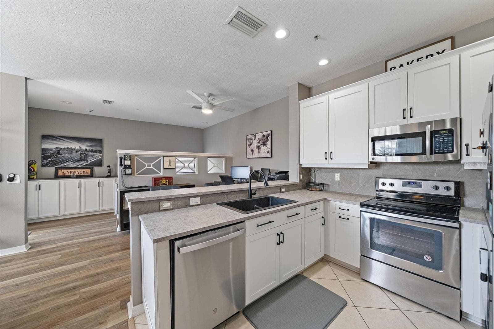 Condominium at 4206 VIA PIEDRA CIR #3-202, SARASOTA, photo 5 of 28