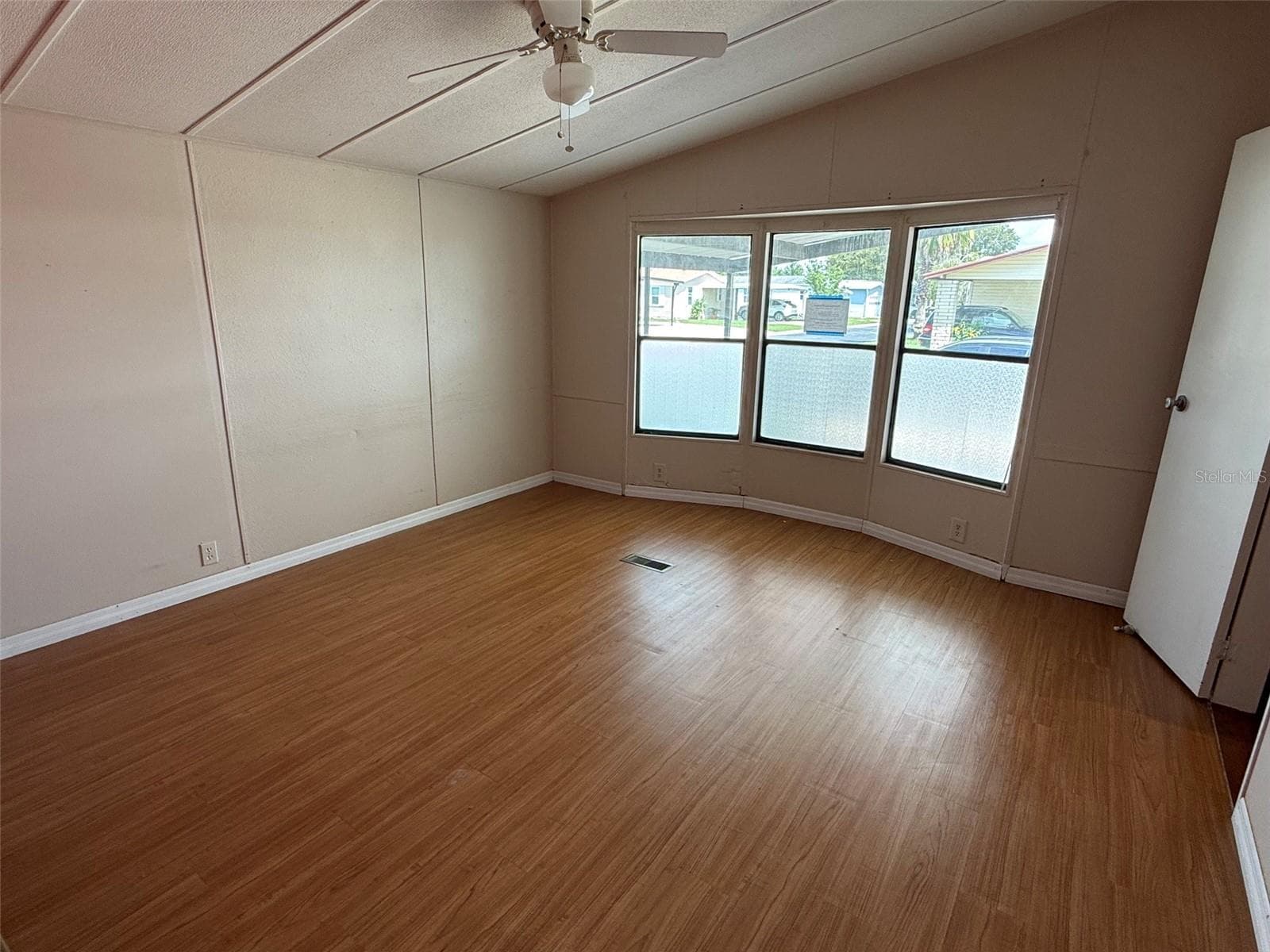 Manufactured Home at 3022 SHORT LEAF ST, WESLEY CHAPEL, photo 9 of 13