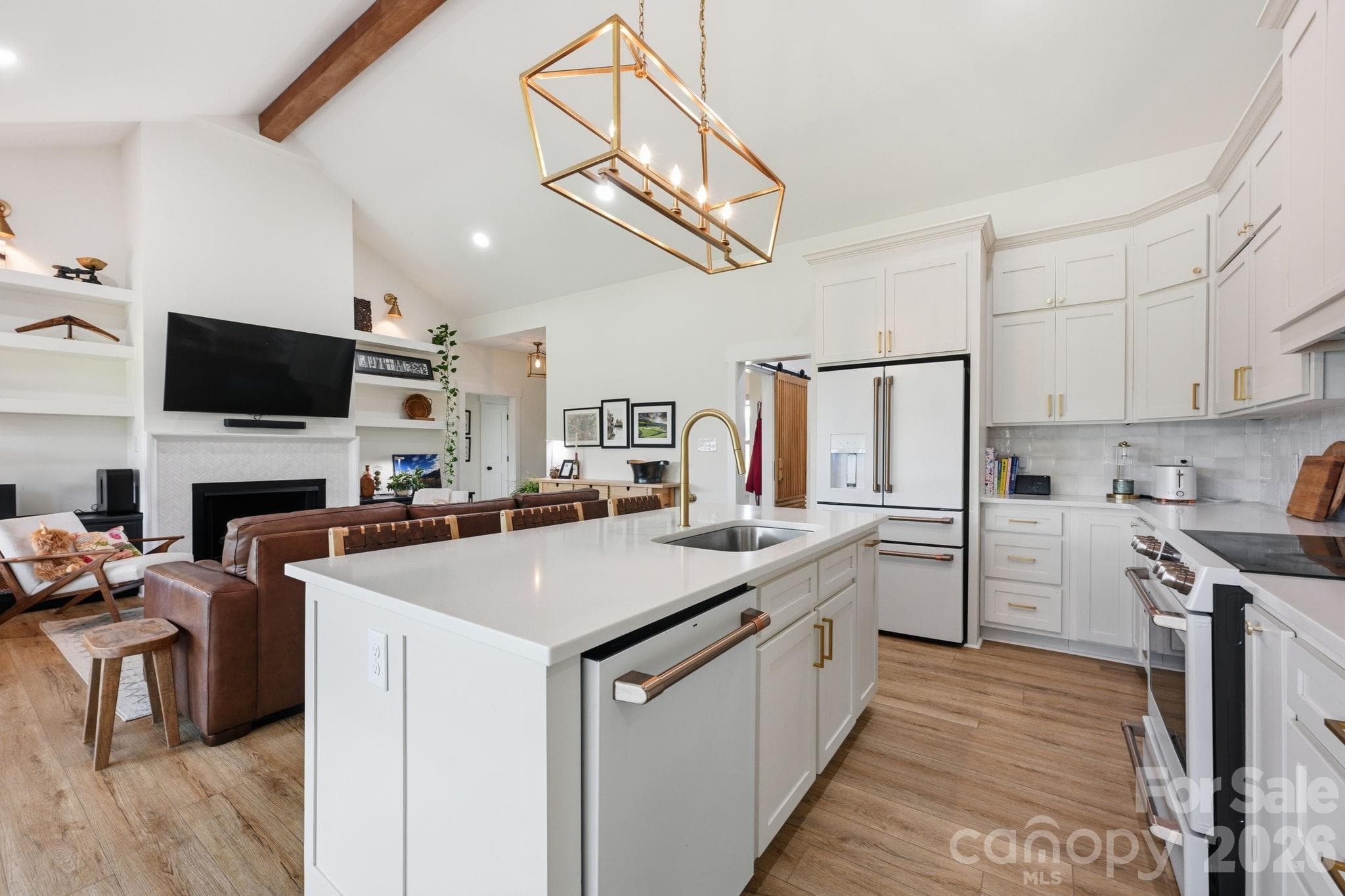 Vaulted Ceiling with Exposed Beam in Kitchen - 215 Cal Kennedy Road, Cleveland