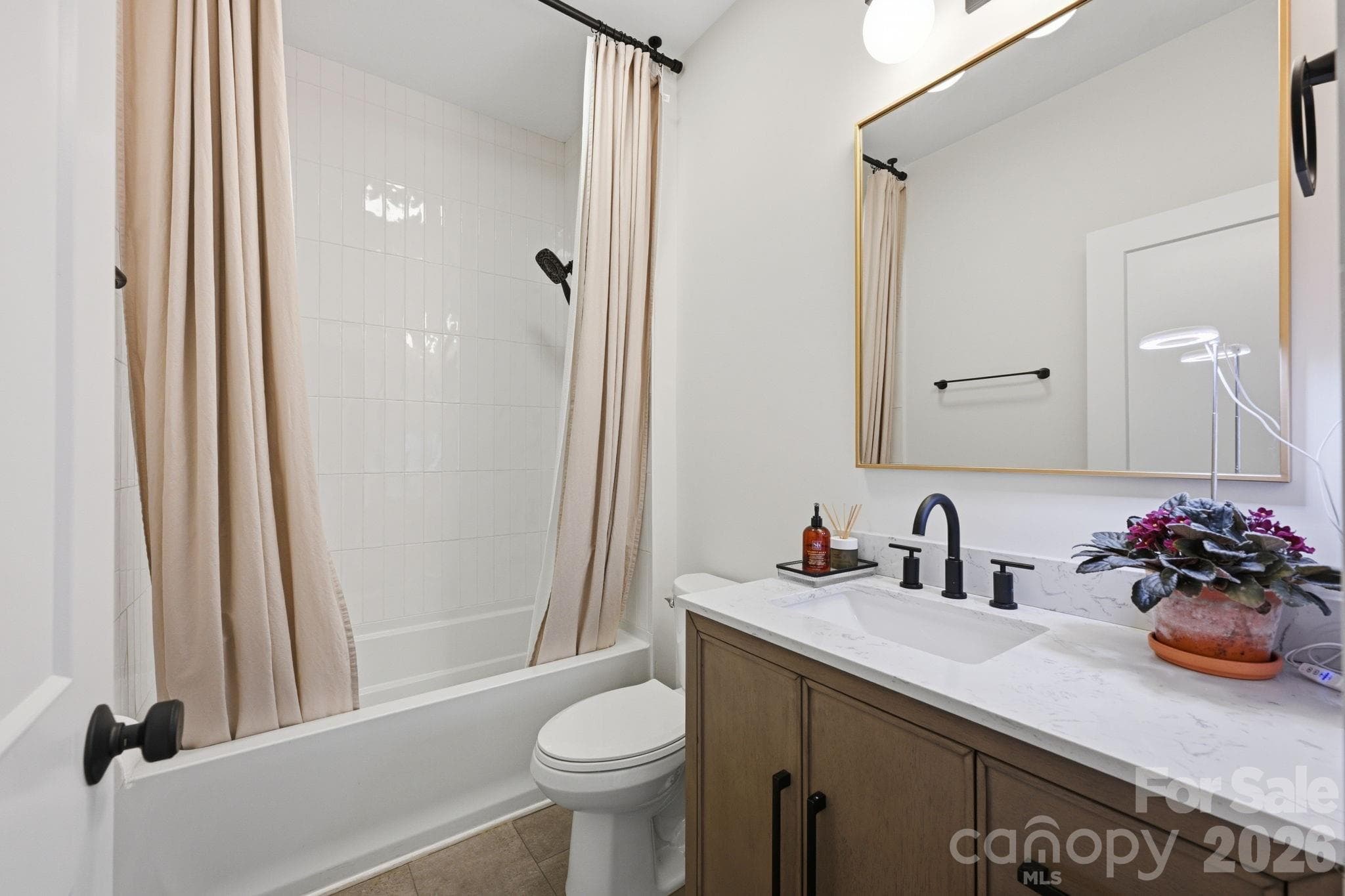 Secondary Full Bath - 215 Cal Kennedy Road, Cleveland