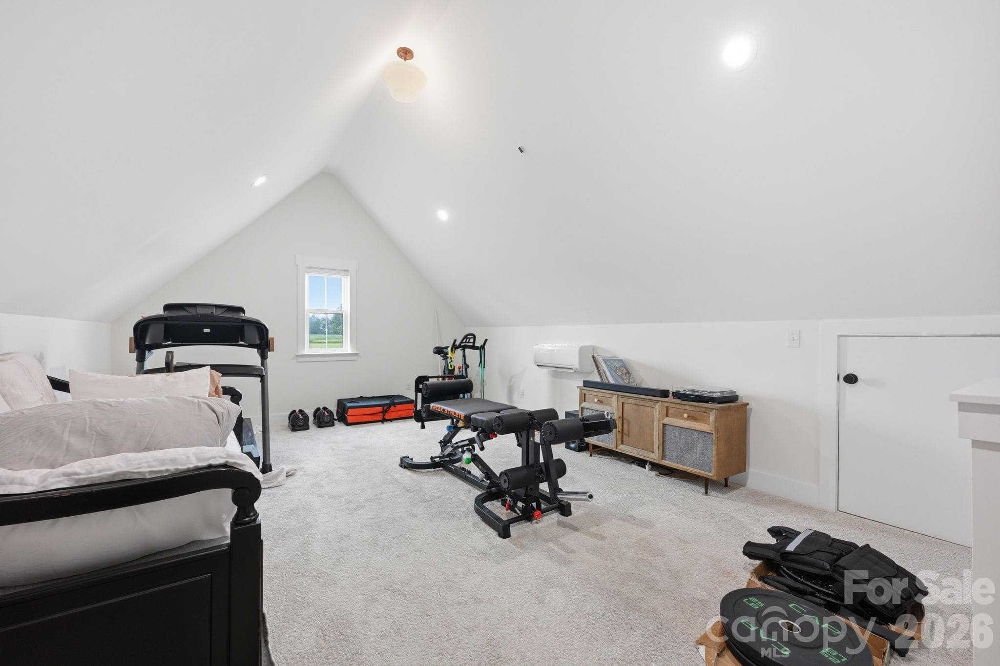 Bonus Room Upstairs - 215 Cal Kennedy Road, Cleveland
